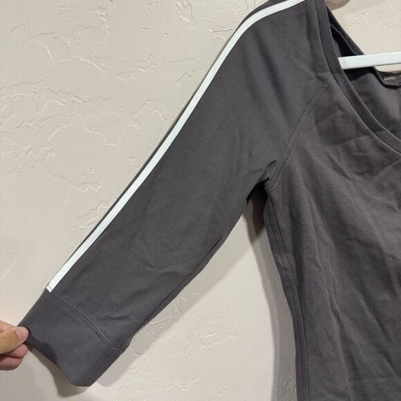 New with tags Charles Chang-Lima Grey Top with Stripe on Sleeve - Picture 3 of 8